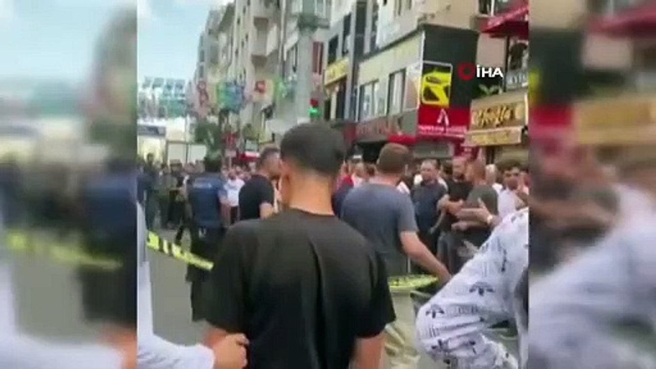 Kıyafeti otobüsün kapısına sıkışan kadın, hareket eden aracın altında kalarak hayatını kaybetti