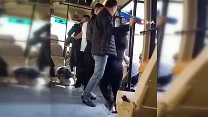Minibüs şoförüne sinirlendi, terlikle saldırdı