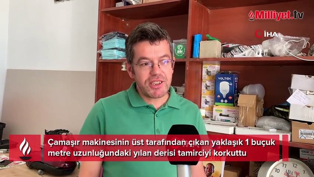 Tamir ettiği çamaşır makinesinden yılan derisi çıktı