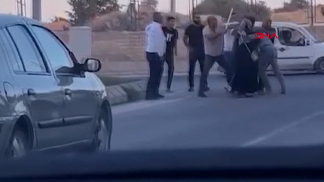 Şanlıurfa'da sopalı 'yol verme' kavgası kamerada