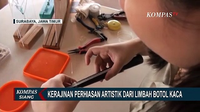 Keren! Wanita Asal Surabaya Ini Ubah Limbah Botol Kaca jadi Perhiasan yang Super Cantik!