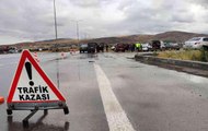 Son dakika haberleri! Sivas'ta otomobil ile hafif ticari araç çarpıştı: 2 yaralı