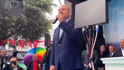 Gökkuşağının renklerine bile tahammül yok... Soylu'nun konuşmasında şemsiyeye sansür