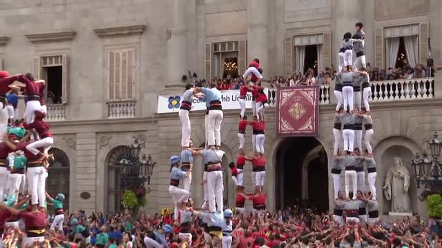 Los 'castellers' vuelven a tocar el cielo de Barcelona en las fiestas de La Mercè