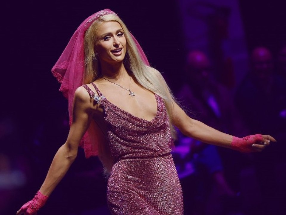 Fashion Week in Mailand: Paris Hilton begeistert im Barbie-Look