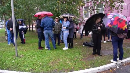 "Teilmobilisierung" in Russland: Tausende Männer in Kasernen eingetroffen, andere fliehen