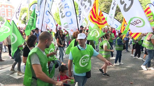 Miles de funcionarios se manifiestan pidiendo una subida salarial justa acorde al IPC