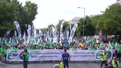 İspanya'da sosyal yoksullaşmaya karşı ilk büyük gösteri yapıldı