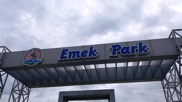 Samsun yerel haberi... Samsun Belediye Meclis Üyesi Tekcan: Emek Parkı, Yaşayanların Nefes Alacağı Bir Yeşil Alanımızken, Samsun Büyükşehir Belediyesi Bu Alana Bir Kütle...