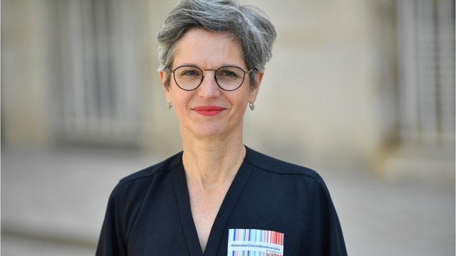 GALA VIDEO - “C’était atroce” : les confidences bouleversantes de Sandrine Rousseau sur le décès de sa mère