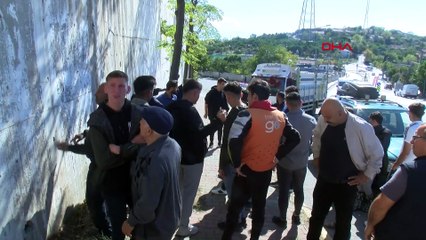 Kazada ölen motokuryenin yakınları otomobil sürücüsünü linç etmek istedi