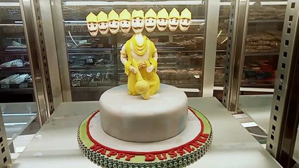 जयपुर में रावण के दस सिर वाले स्पेशल केक, लोग बोले: इस बार जलाएंगे ही नहीं