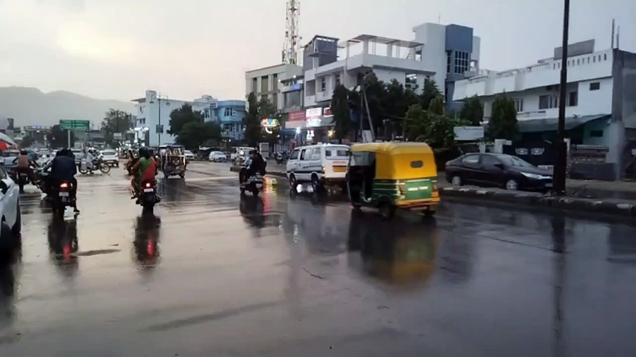 Video: कभी तेज बारिश तो कभी रिमझिम फुहारें