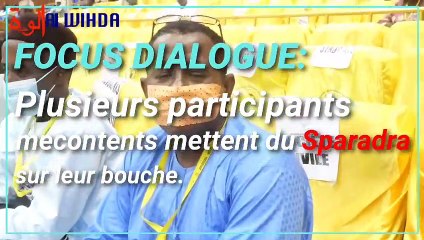 FOCUS DIALOGUE : plusieurs participants mécontents mettent du sparadrap sur leur bouche. #Tchad