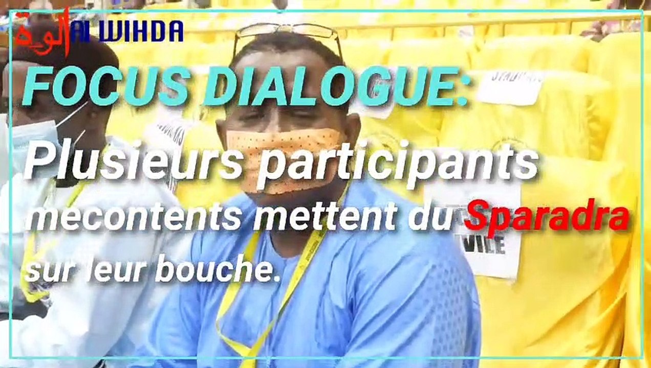 FOCUS DIALOGUE : plusieurs participants mécontents mettent du sparadrap sur leur bouche. #Tchad