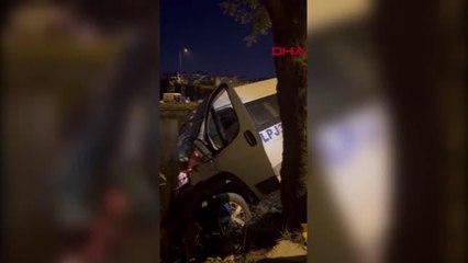 Son dakika haber... İSTANBUL-ARNAVUTKÖY'DE KAZA YAPAN SERVİS ARACI KALDIRIMDA YÜRÜYEN ÖĞRENCİYE ÇARPTI