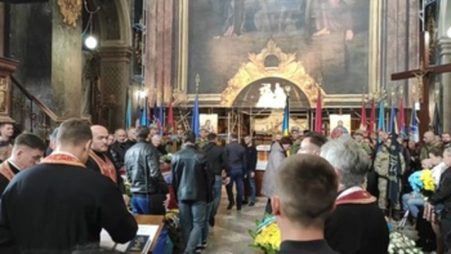 Vecinos de Leópolis despiden a soldados ucranianos caídos en contraofensiva