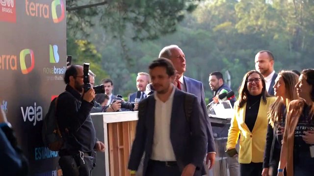 Sem Lula, candidatos participam de debate antes do 1º turno