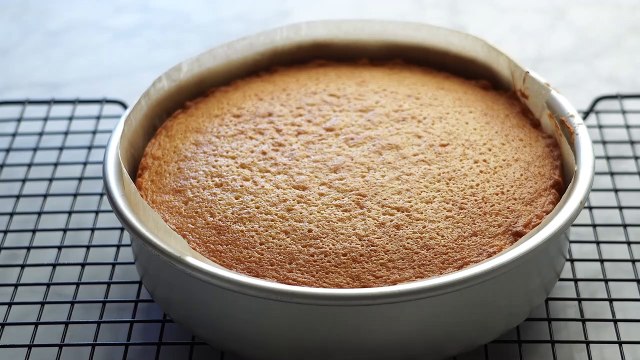 أنجح وصفة كيكة ڤانيليا هتجربوها. أسهل وألذ كيك سادة للشاي أو لتحضير التورتات (2K_HD)