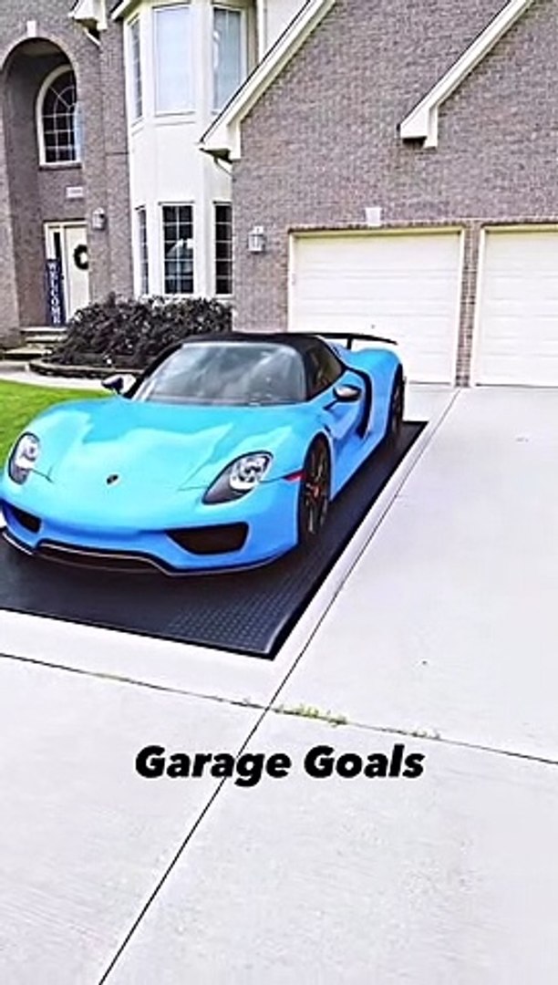 ⁣Smart garage