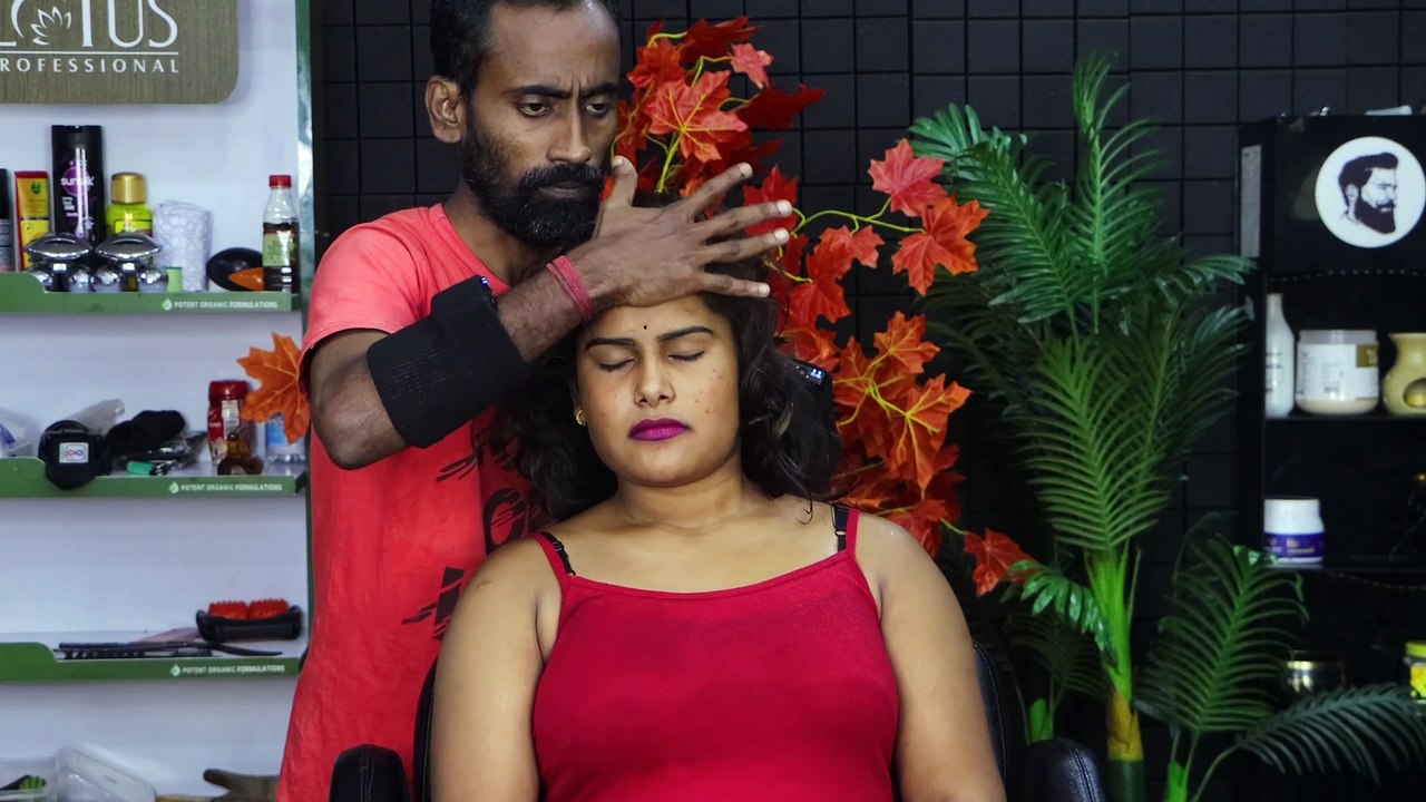 Indian Girl Getting Relaxing Deep Tissue Body Massage From Indian Barber - Satisfying  ASMR Massage