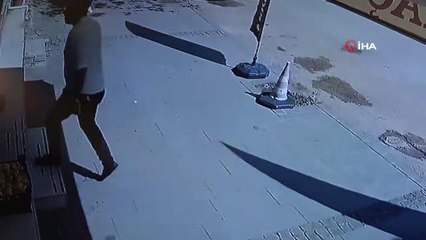 Son dakika haberleri | Dehşet anları kamerada...Çatı aktı, kılıç ve silahlar çekildi: 2 yaralı