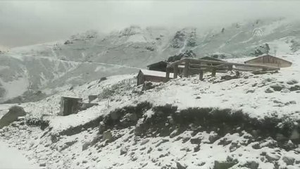 Doğu Karadeniz'in yüksek kesimlerinde kar etkili oldu