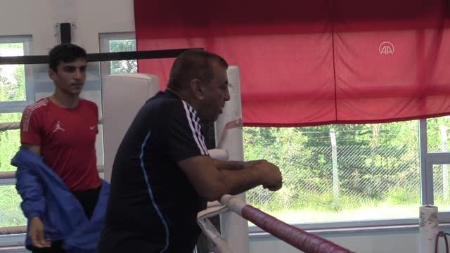 KASTAMONU - Kaçan topun peşinde başlayan boks hikayesini altın madalyayla taçlandırmak istiyor