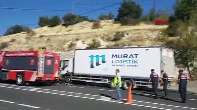 TIR ile hafif ticari araç çarpıştı: 5 ölü, 1 yaralı