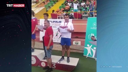 Özel gereksinimli Burak ve Gürkan azimleriyle engelleri kırdı