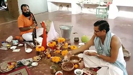 श्मशान में ज्ञात- अज्ञात पितरों का निकाला श्राद्ध, जरुरतमंदों को कराया भोजन