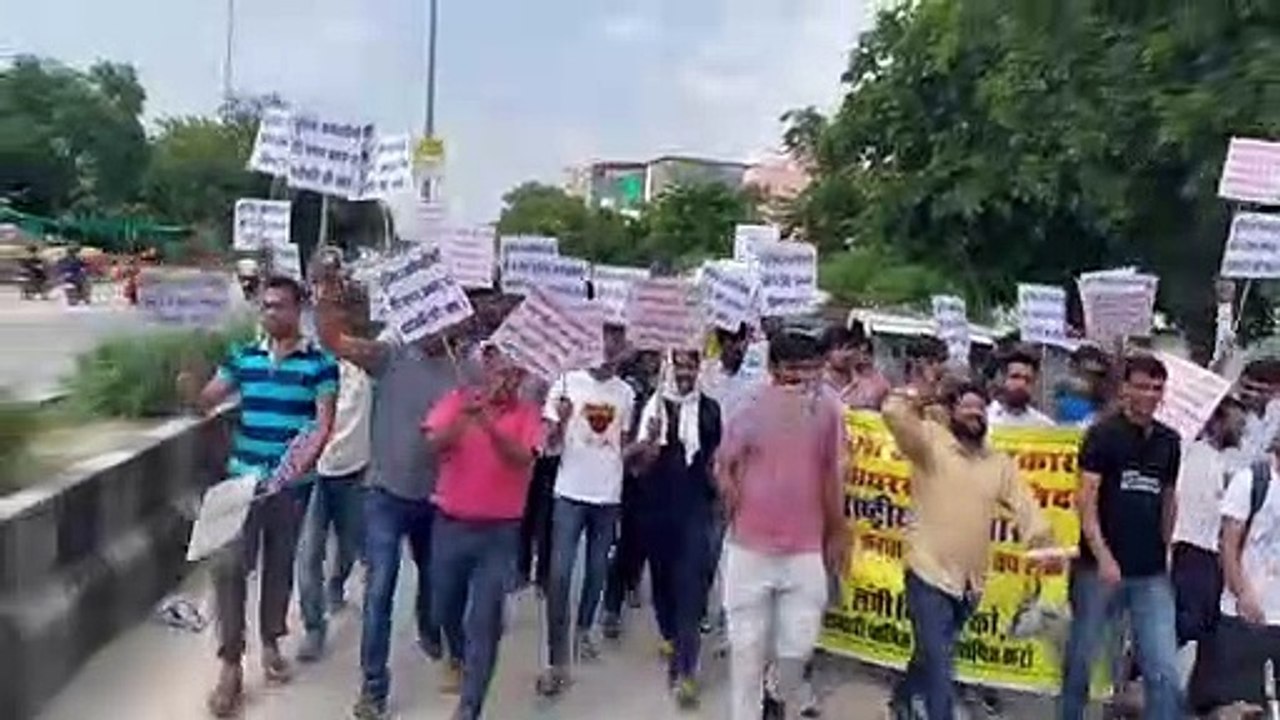 लम्पी को राष्ट्रीय आपदा घोषित करने की मांग,  बेरोजगारों  ने  रैली निकाली