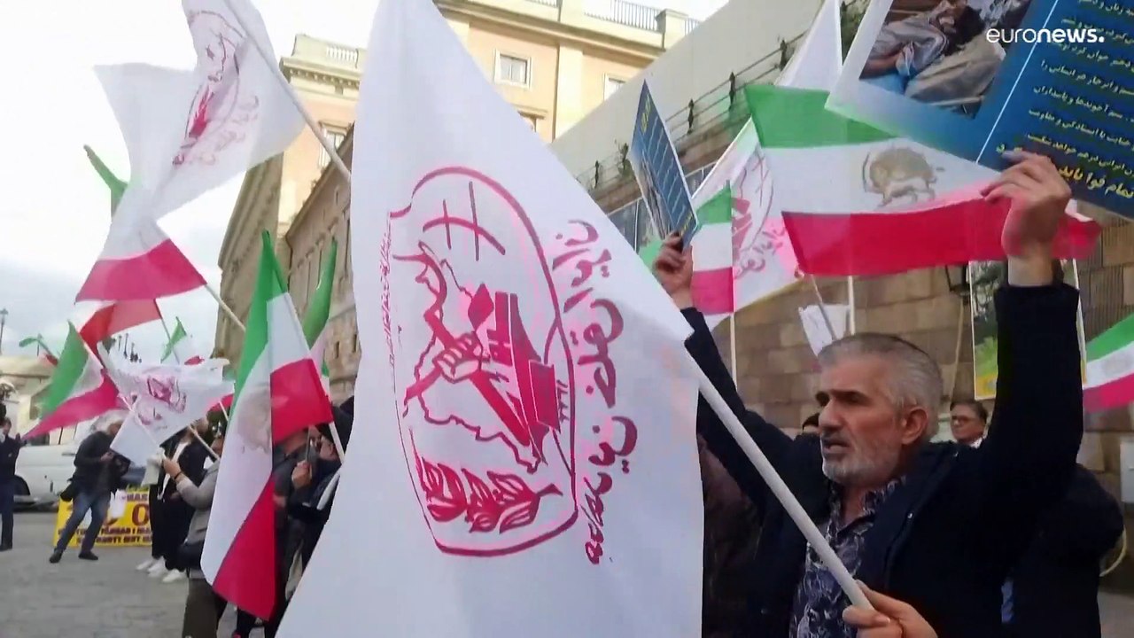 Mahsa Amini: Iran protests spread to Europe as hundreds gather in Paris