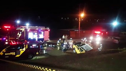 Forte colisão de trânsito deixa utilitário bastante danificado na BR-277