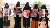 في اليوم العالمي للاختفاء القسري طالبات في جامعة ادلب  ينظمن وقفات تضامنية مع ذوي المعتقلين والمختفين قسراً