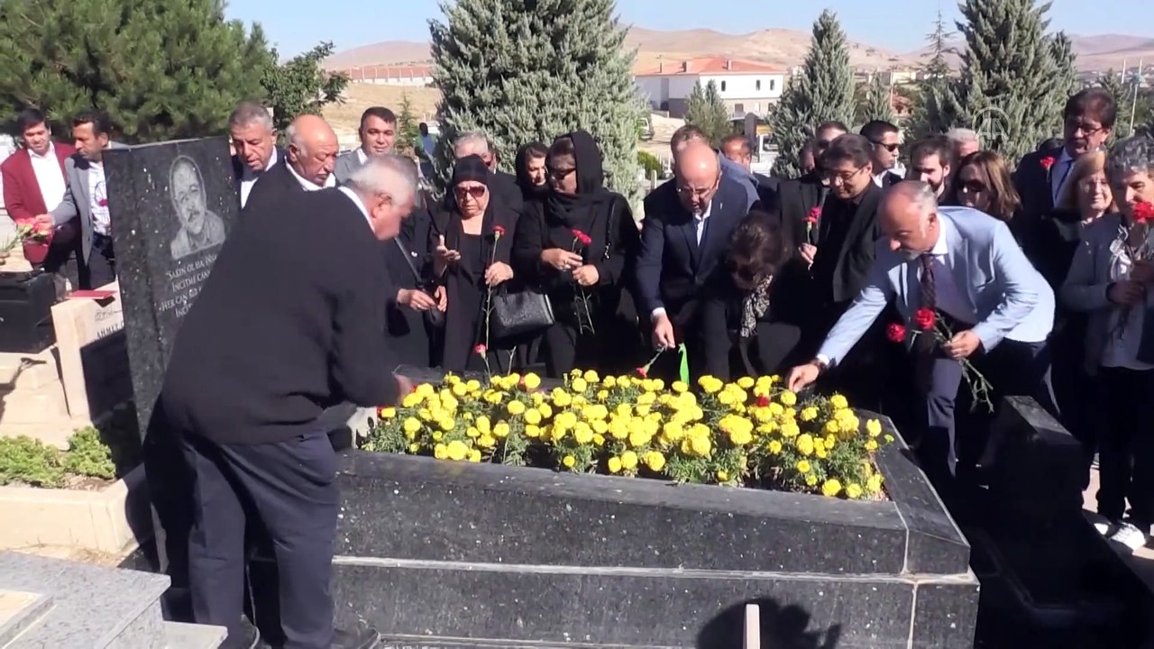 "Bozkırın tezenesi" Neşet Ertaş ölümünün 10. yıl dönümünde Kırşehir'deki mezarı başında anıldı
