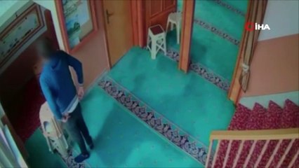 Camiye giren hırsız kek yedi, meyve suyu içti, para kutusunu çaldı
