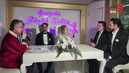 Portekizli damat düğünde oyun havası ile coştu