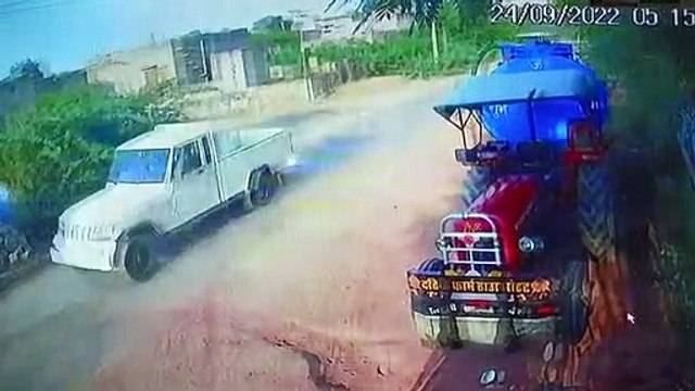 काले शीशे की पांच लोडिंग जीप टोल तोड़कर भागी, तस्करों पर संदेह