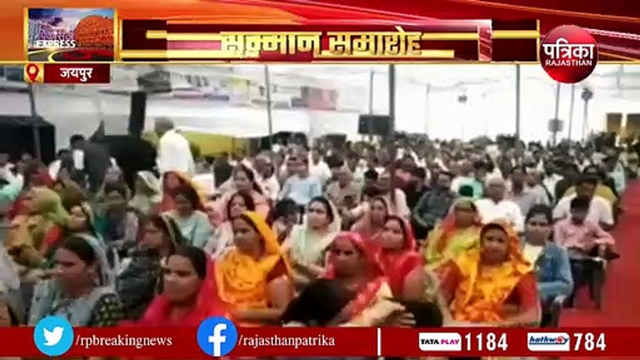 पहले दिया बेटी बचाओ-बेटी पढ़ाओ का संदेश, फिर बांटे साइकिल व लैपटॉप