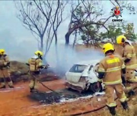 Carro pega fogo na Via Estrutural
