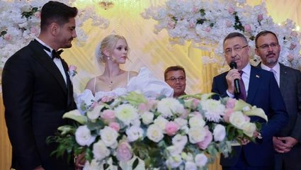 Milli güreşçi Taha Akgül dünyaevine girdi! Macar eşinin güzelliği herkesi büyüledi