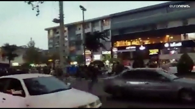 Mehr als Mahsa Amini: Frauen, Leben, Freiheit! Trotz 1.200 Festnahmen weiter Proteste in Iran