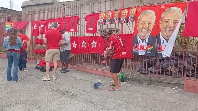 Brezilya'nın cumhurbaşkanı adayı Lula, Rio de Janeiro'daki mitinge katıldı