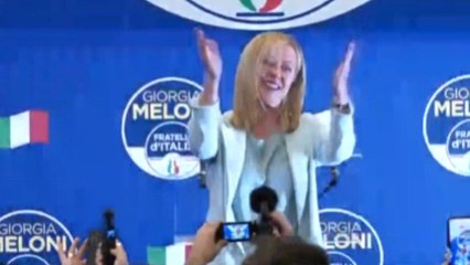 La ultraderechista Meloni, la primera mujer en llegar al poder en Italia