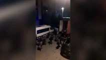 Bir kamyon dolusu kaçak göçmen Gaziosmanpaşa'da sokaklara dağıldı