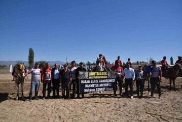 Balıkesir spor haberi | Sındırgı'da cirit şöleni