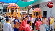 VIDEO : Agrasen Jayanti 2022 : शोभायात्रा में गूंजे जयकारे, युवाओं ने किया नृत्य, पुष्पवर्षा से स्वागत