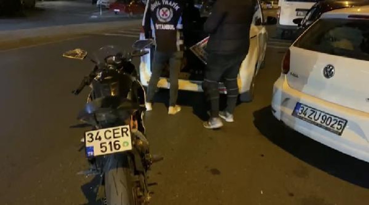 İSTANBUL-TEM'DE ELİYLE PLAKAYI KAPATAN MOTOSİKLETLİYE 946 TL PARA CEZASI VERİLDİ