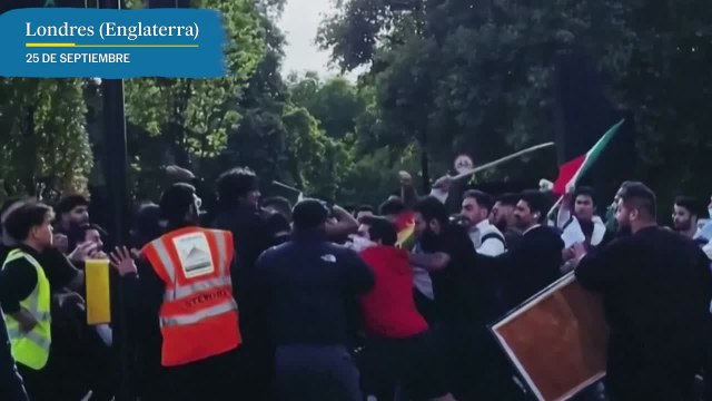 Cientos de personas protestan ante la embajada iraní en Londres por la muerte de Mahsa Amini